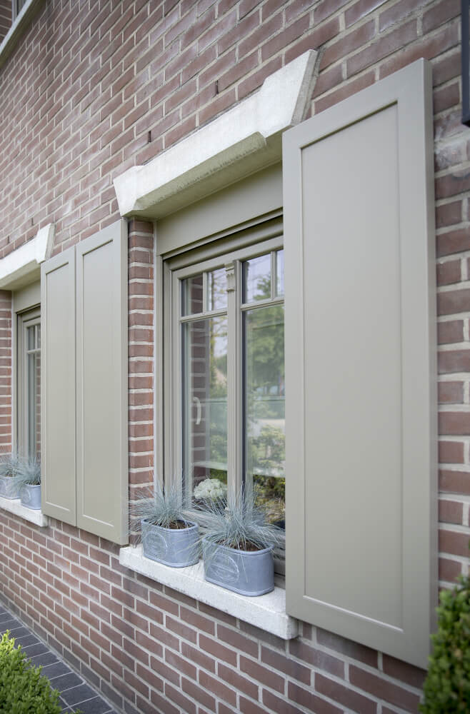 Waarom grijze raamkozijnen en deuren een goed idee zijn